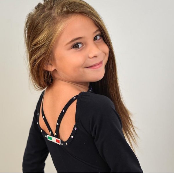 Zoom bild av Karisma titta top svart black3