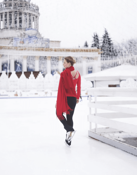 Zoom bild av Köp Karisma titta top, venere röd. Nu i lager hos Figureskate.se 4