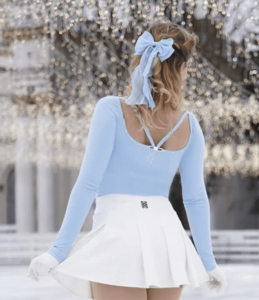 Zoom bild av Karisma titta top ljusblå sky blue