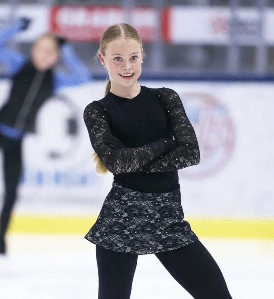Zoom bild av Karisma valeria spetstop svart konståkningströja3