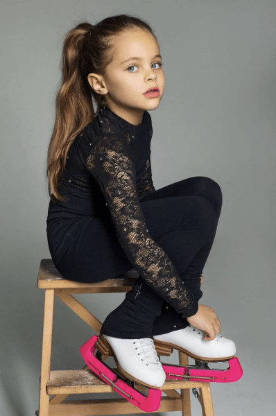 Zoom bild av Karisma valeria spetstop svart konståkningströja2